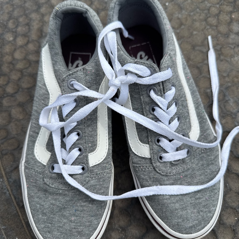 Gray vans - Picture 2 of 4